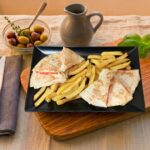 Касадияс с пържени картофки 400 гр.