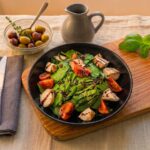Спаначена салата с киноа, чери домати, моцарела 300гр.